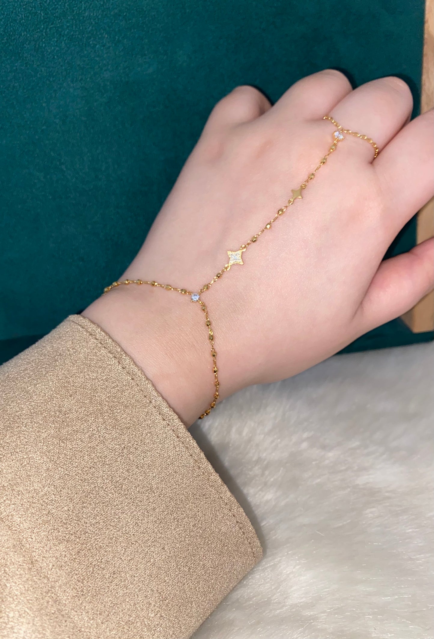 Venus Starburst Hand Chain