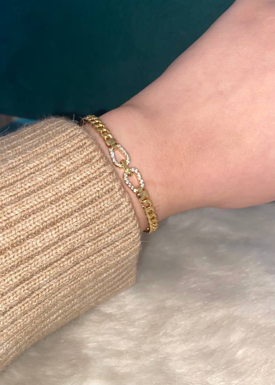 Hook Chain Gold Bangle