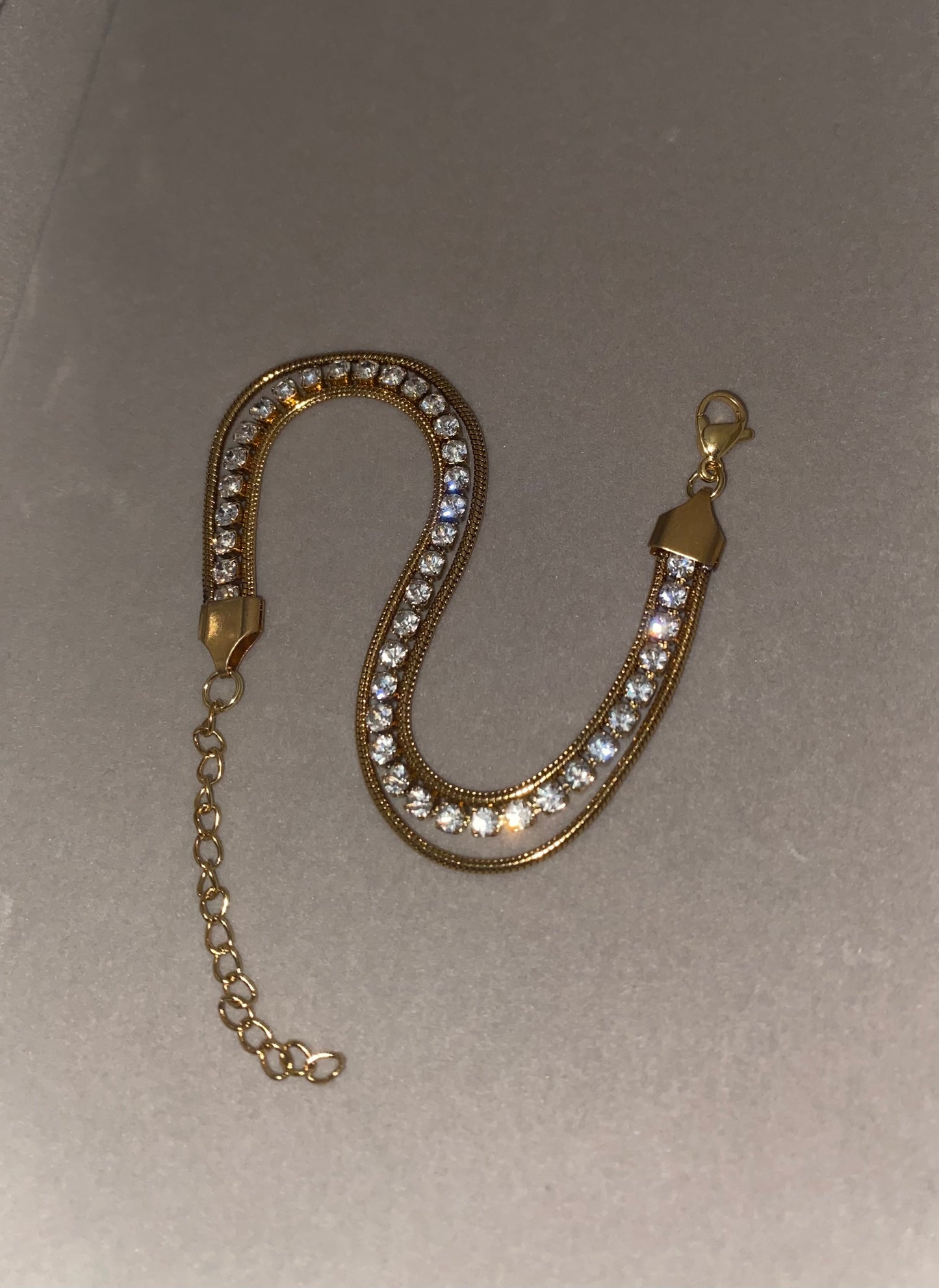 سوار فيلورا شاين