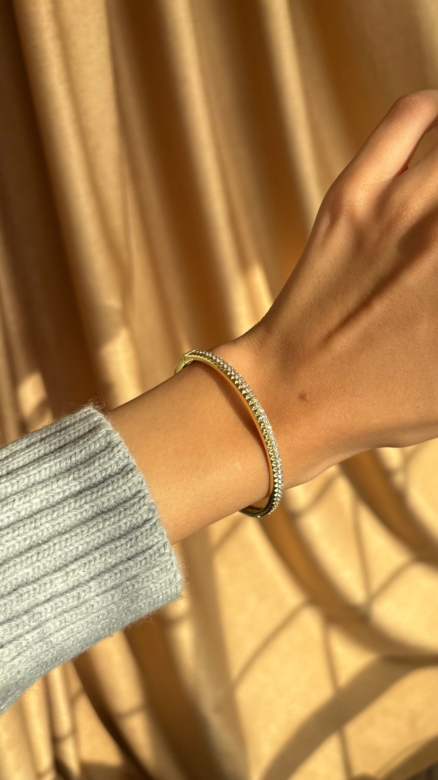 Aria gold bangle