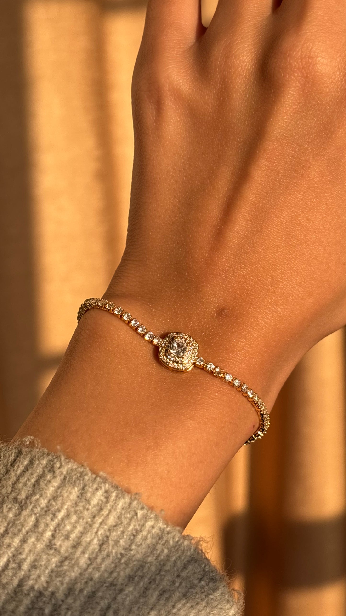 Diamond tennis bracelet