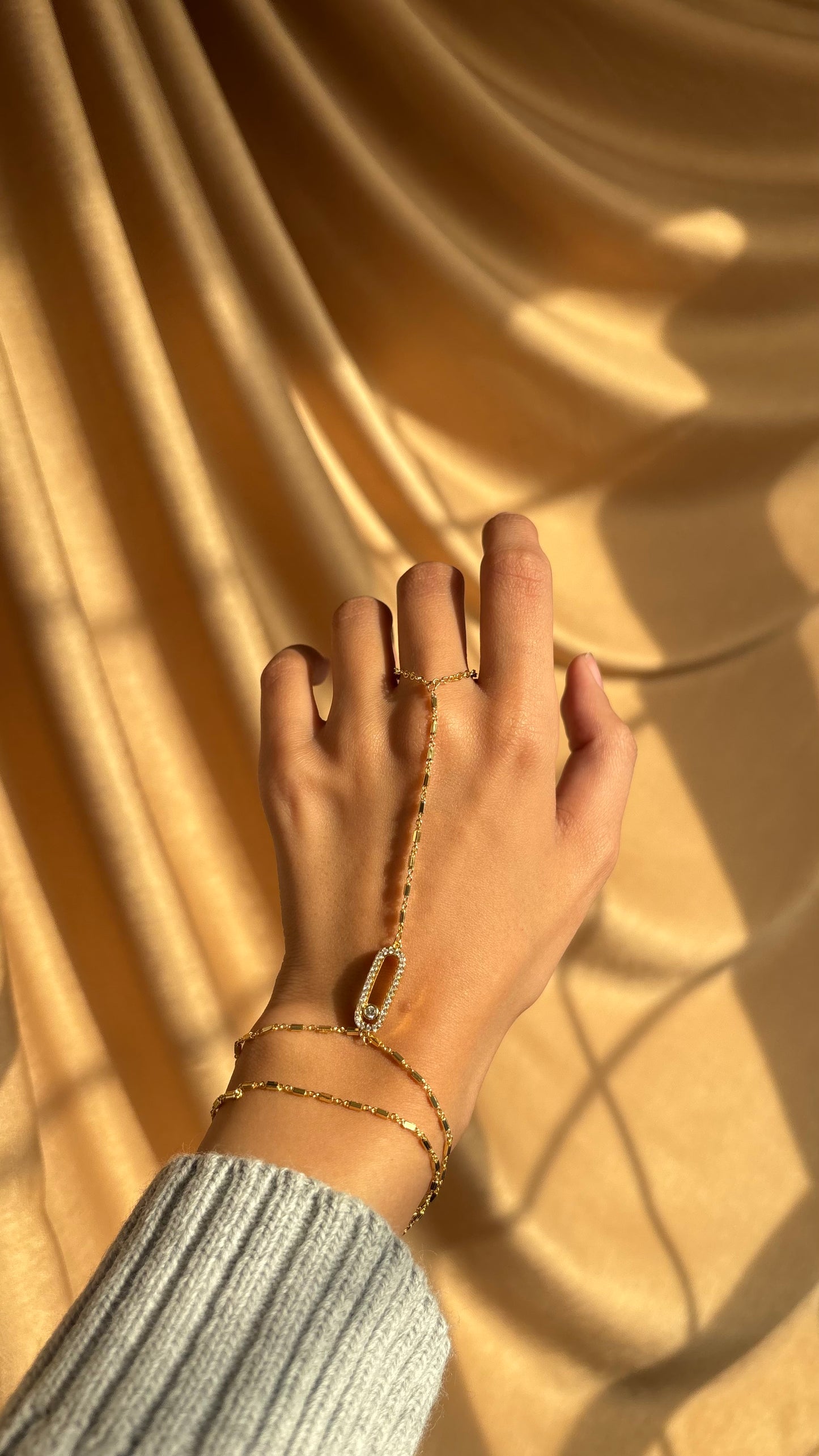 Double Move Hand Chain