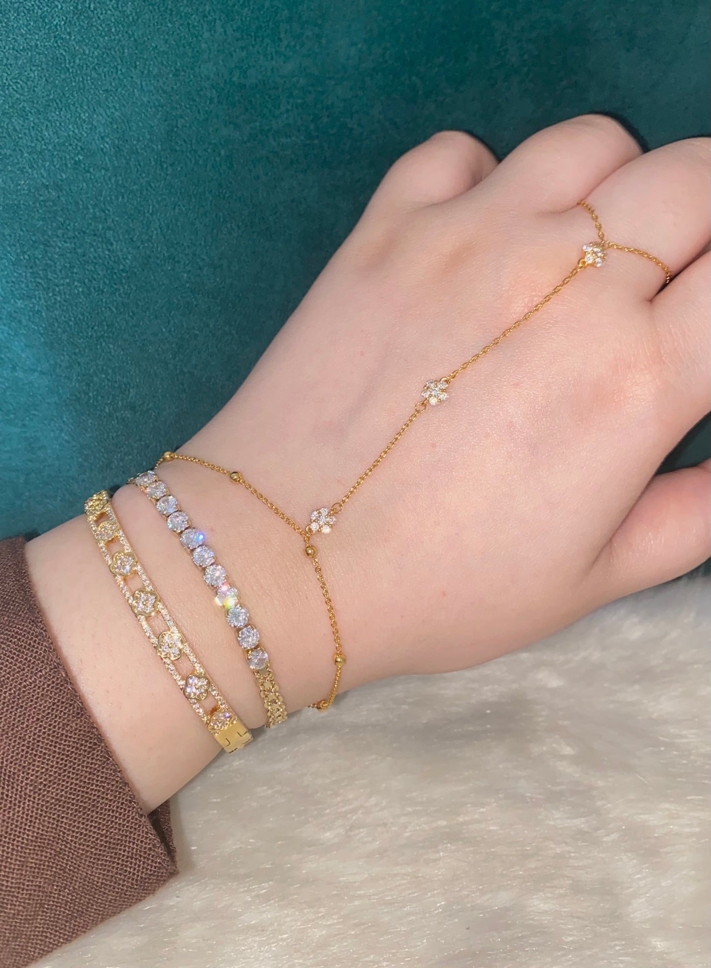 Tiny Flower Hand Chain