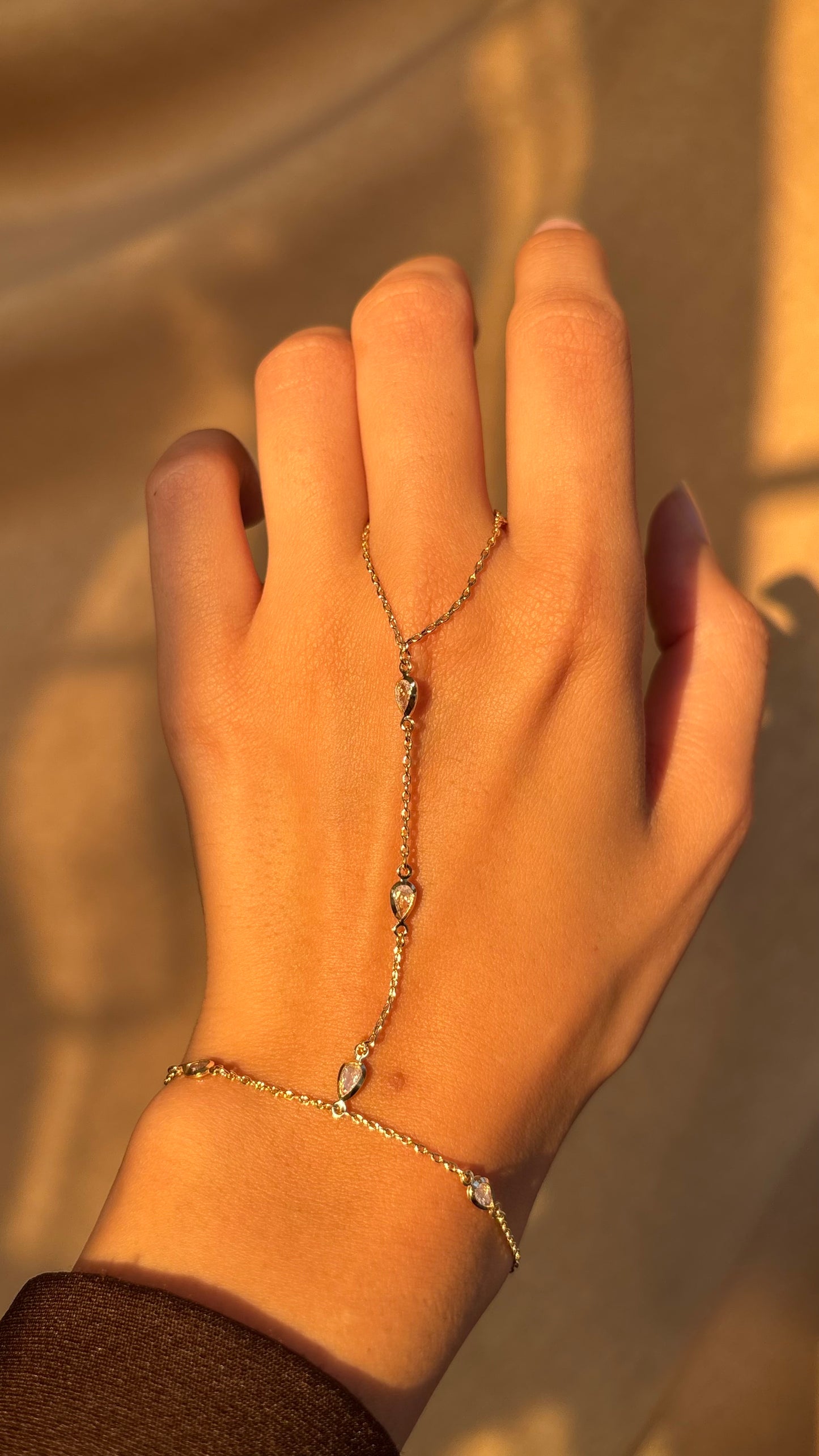 Pear diamonds hand chain