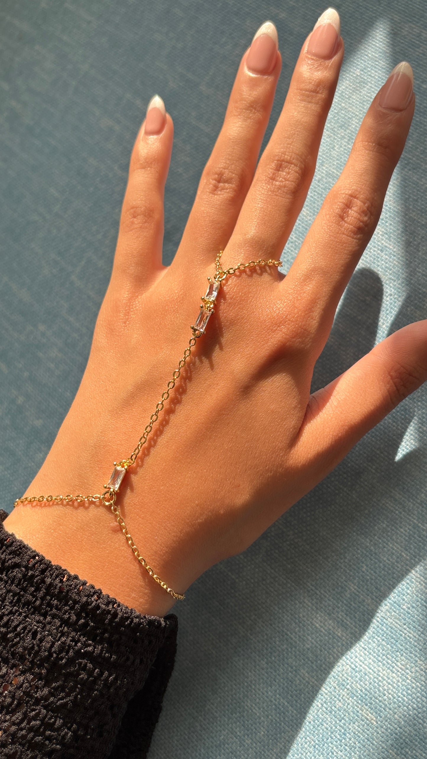 Vela Hand chain