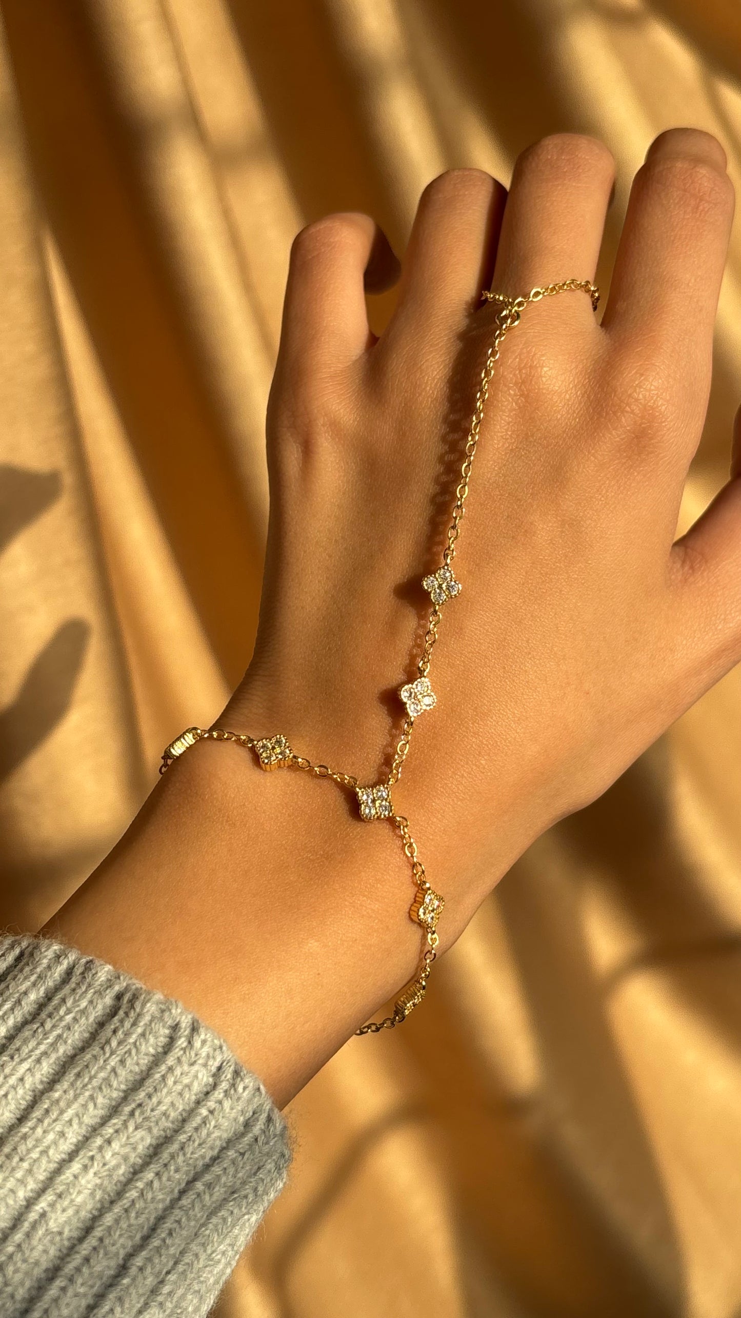Dahlia Hand Chain