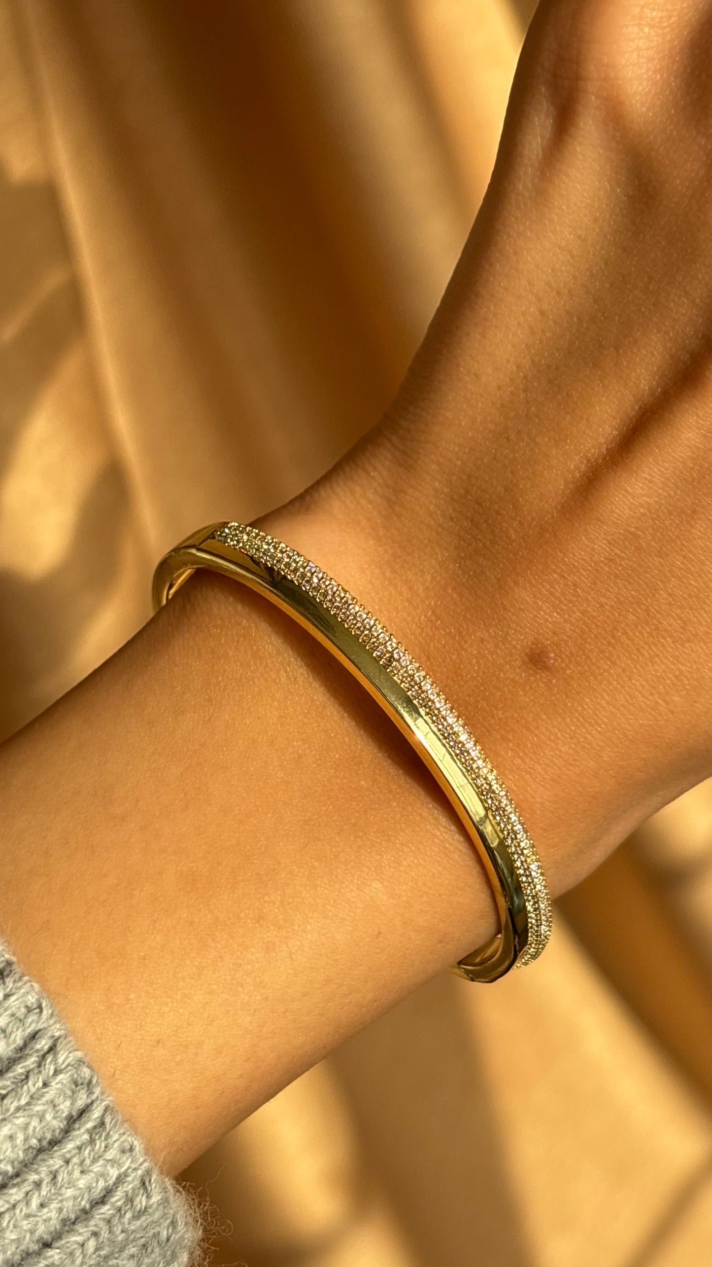 Royale Glow Bangle