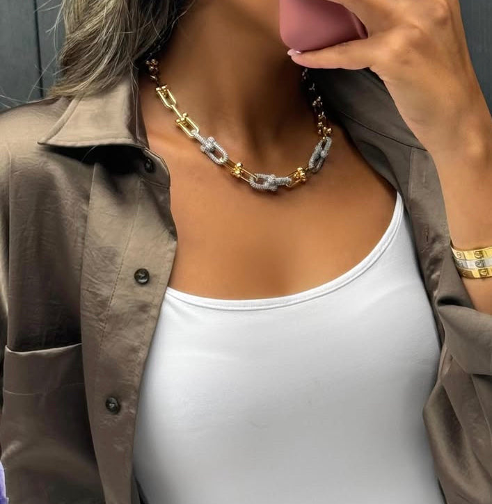 قلادة الماس الغامضة