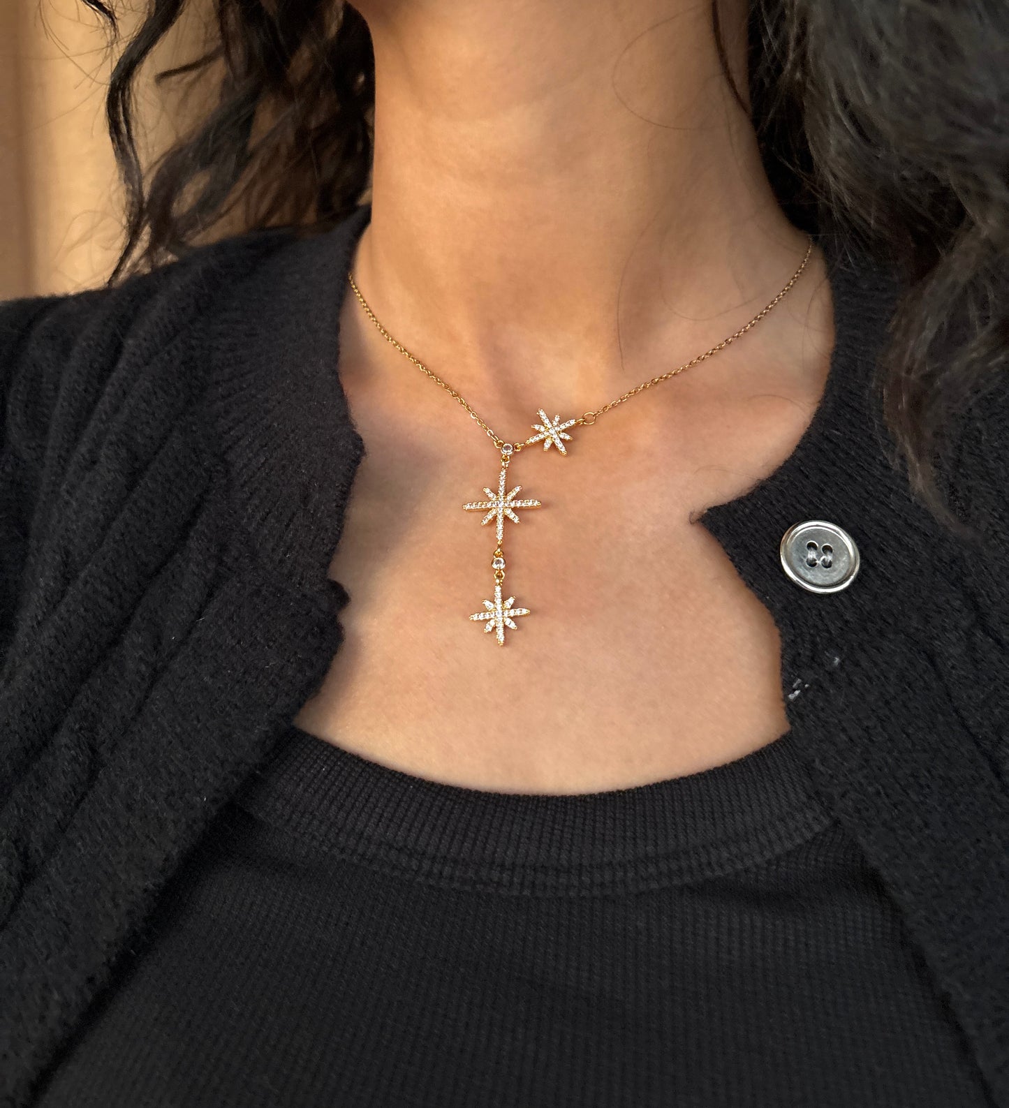 قلادة ذهبية على شكل نجمة ✨