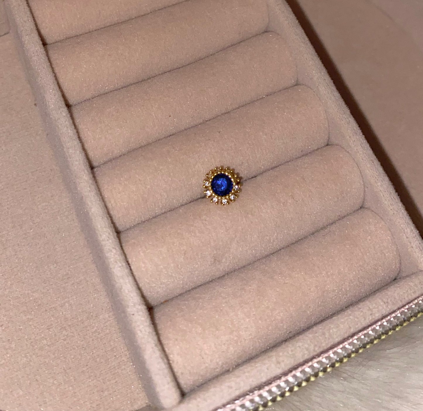 Royal sun single piercing
