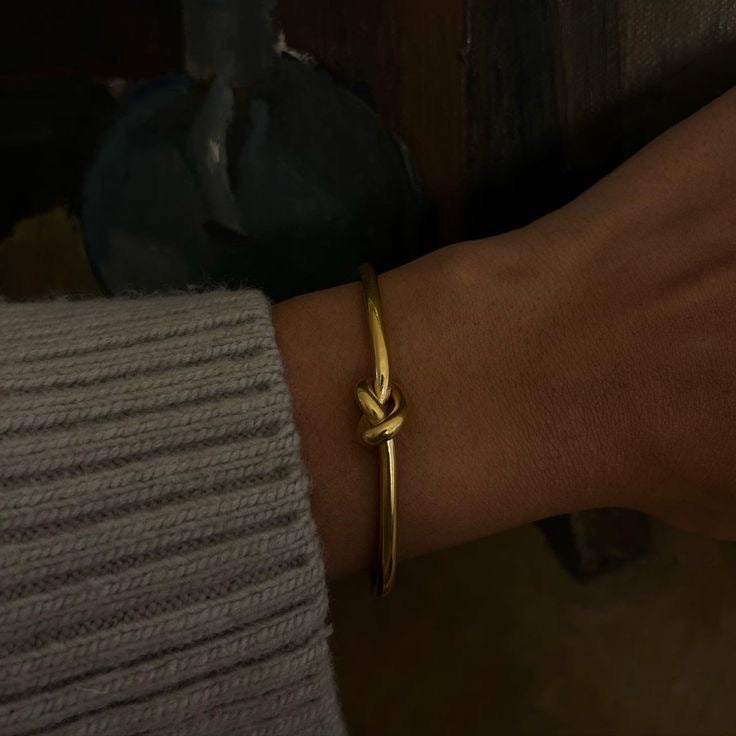 Knot Bangle Gold