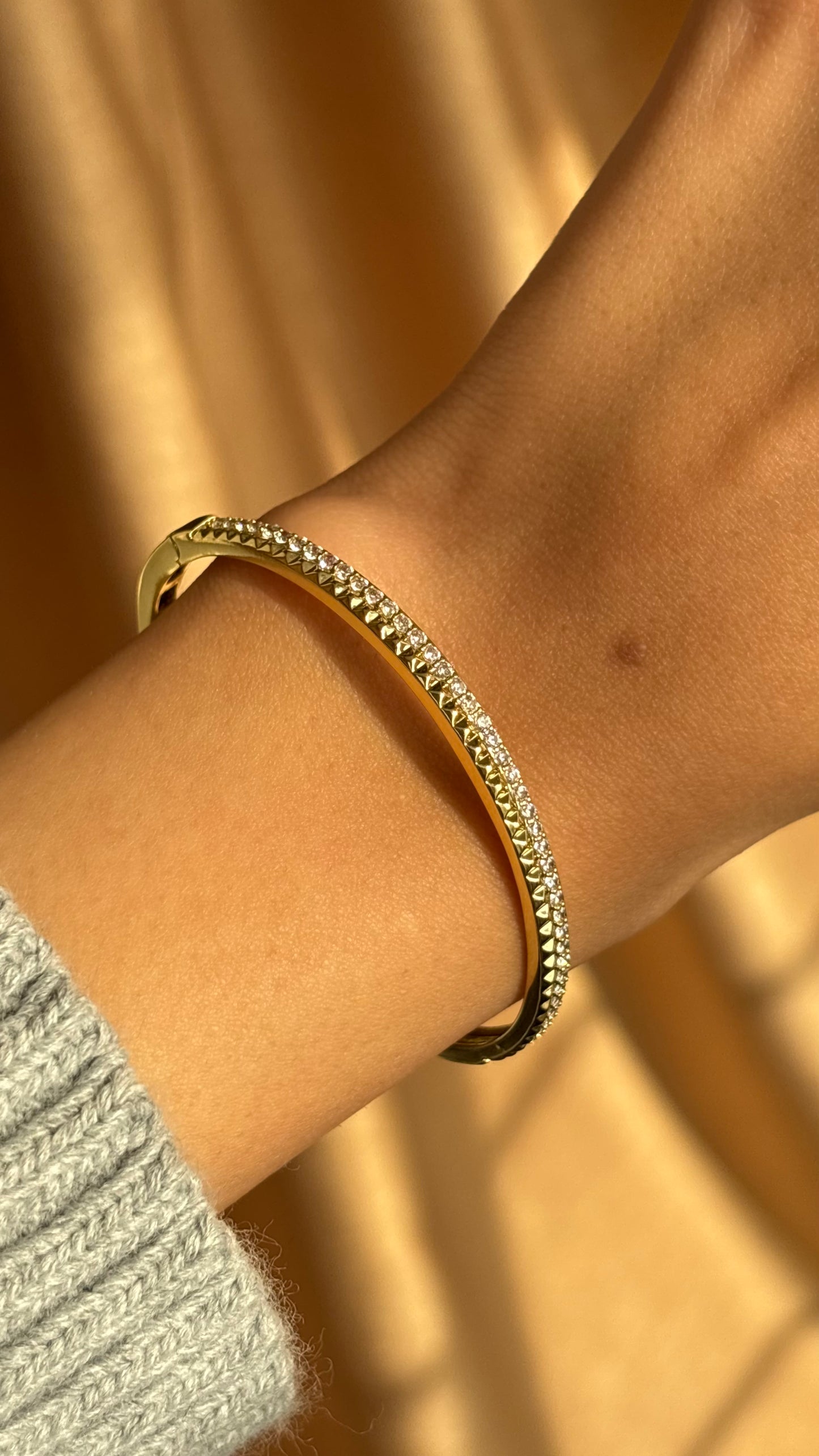 Aria gold bangle