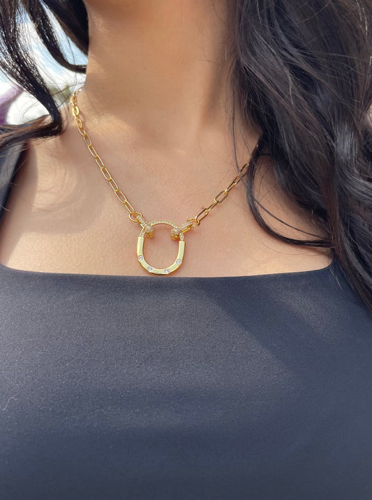 قلادة سلسلة غامضة