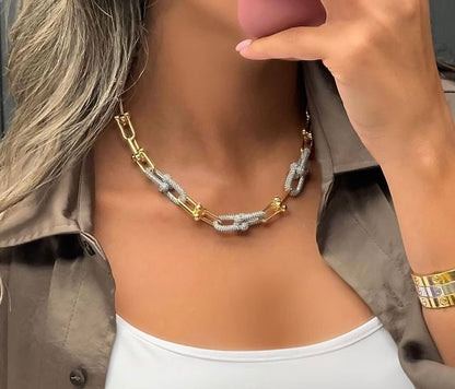 قلادة الماس الغامضة