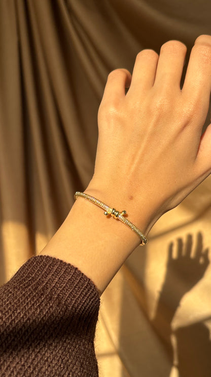 Thin Mystique Bangle