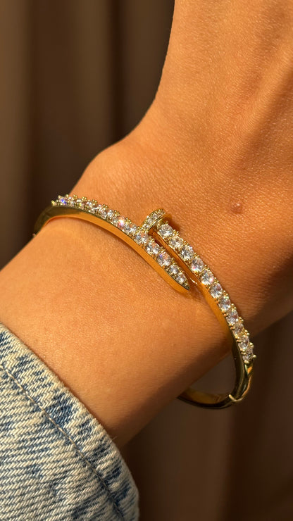 Diamonds nail bracelet