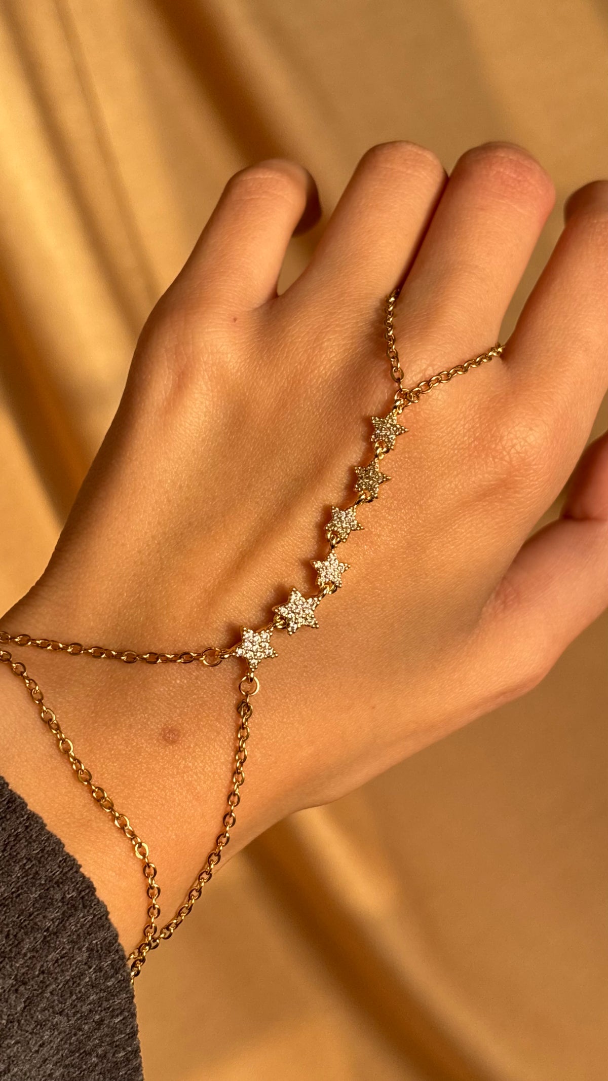 Star Hand Chain Star Lariat Hand Chain – APHRODITE