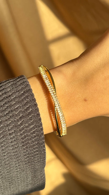 Wave Baguette Bangle