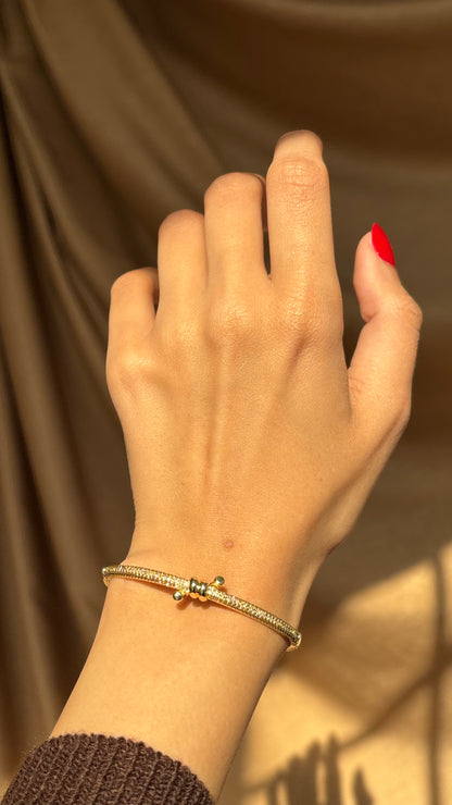 Thin Mystique Bangle