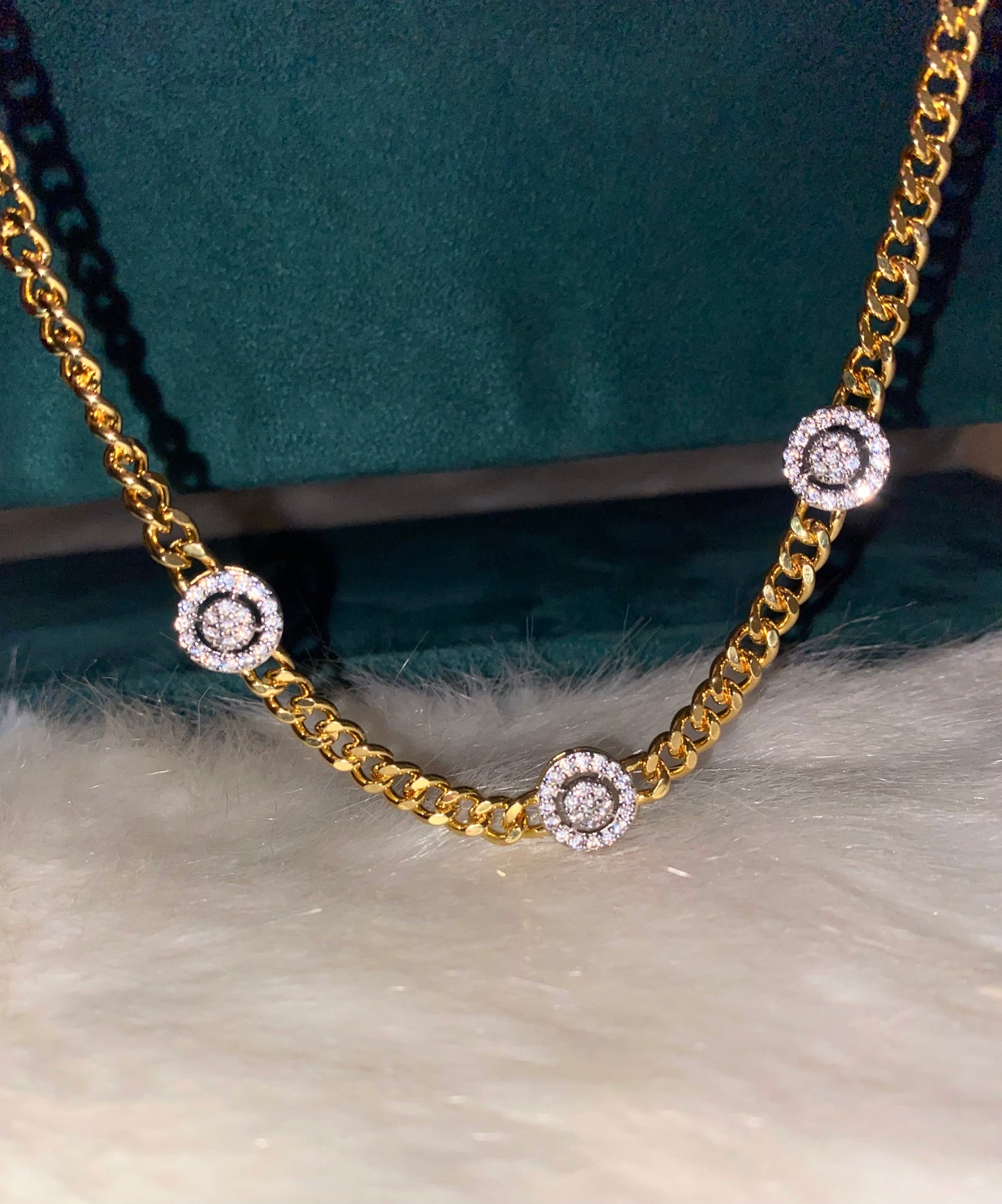 Round Diamonds Choker Set