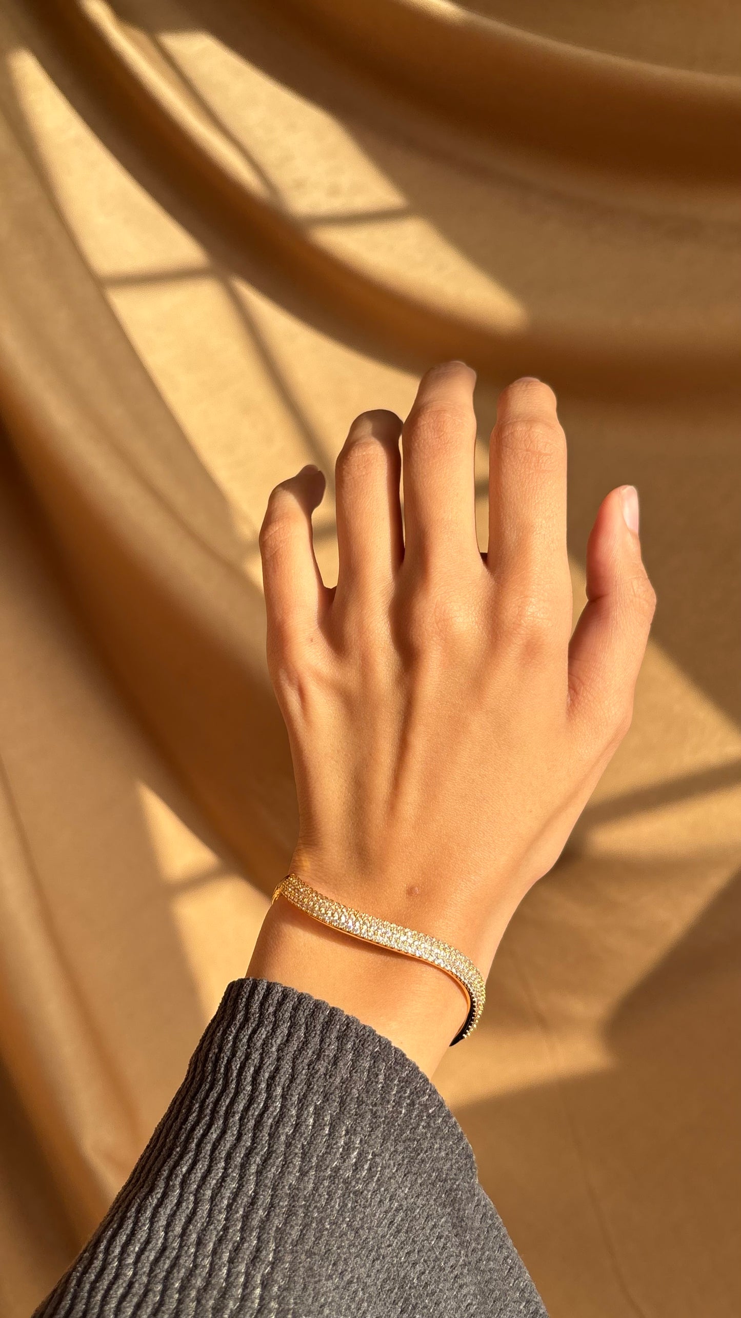 Diamonds wave bangle