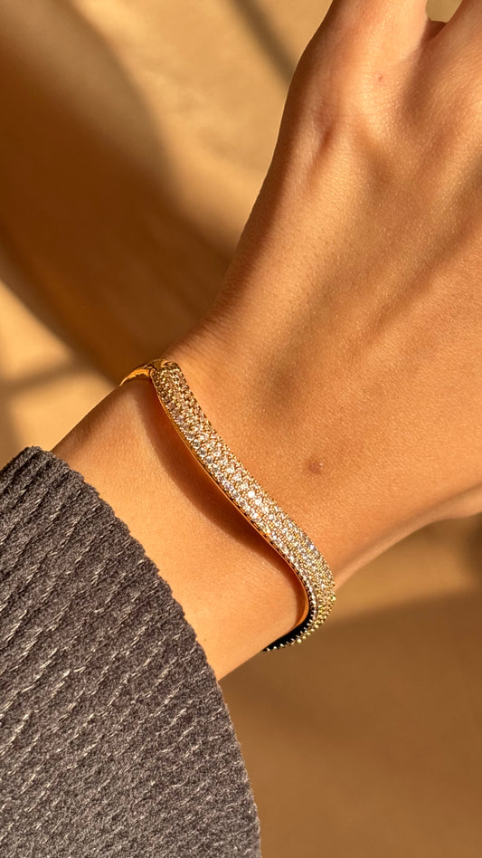 Diamonds wave bangle