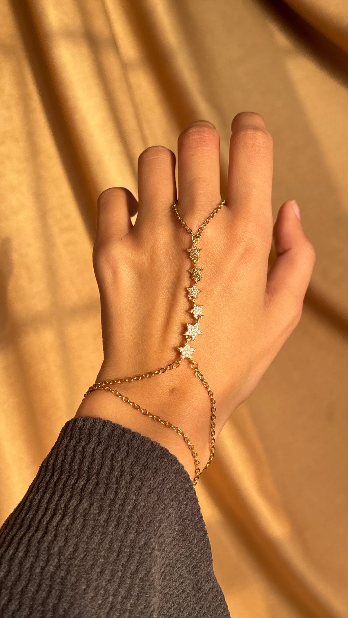 Star Hand Chain Star Lariat Hand Chain – APHRODITE
