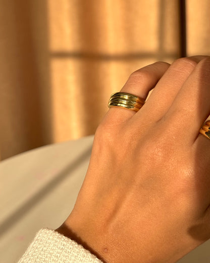 حلقة بيضاوية متعددة الطبقات