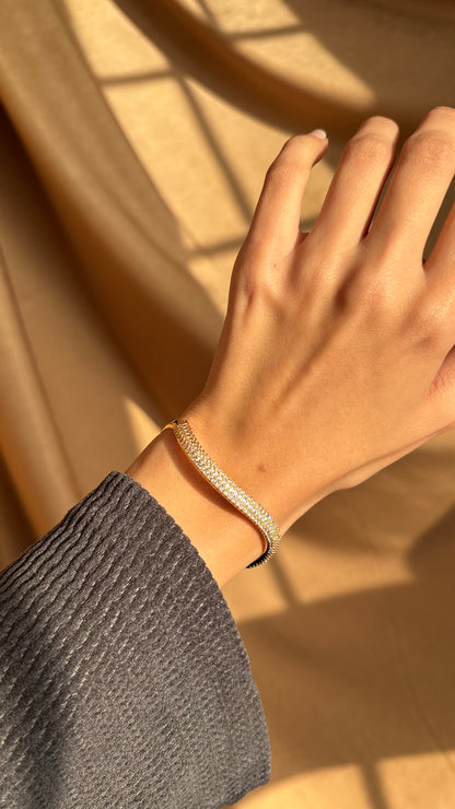 Diamonds wave bangle