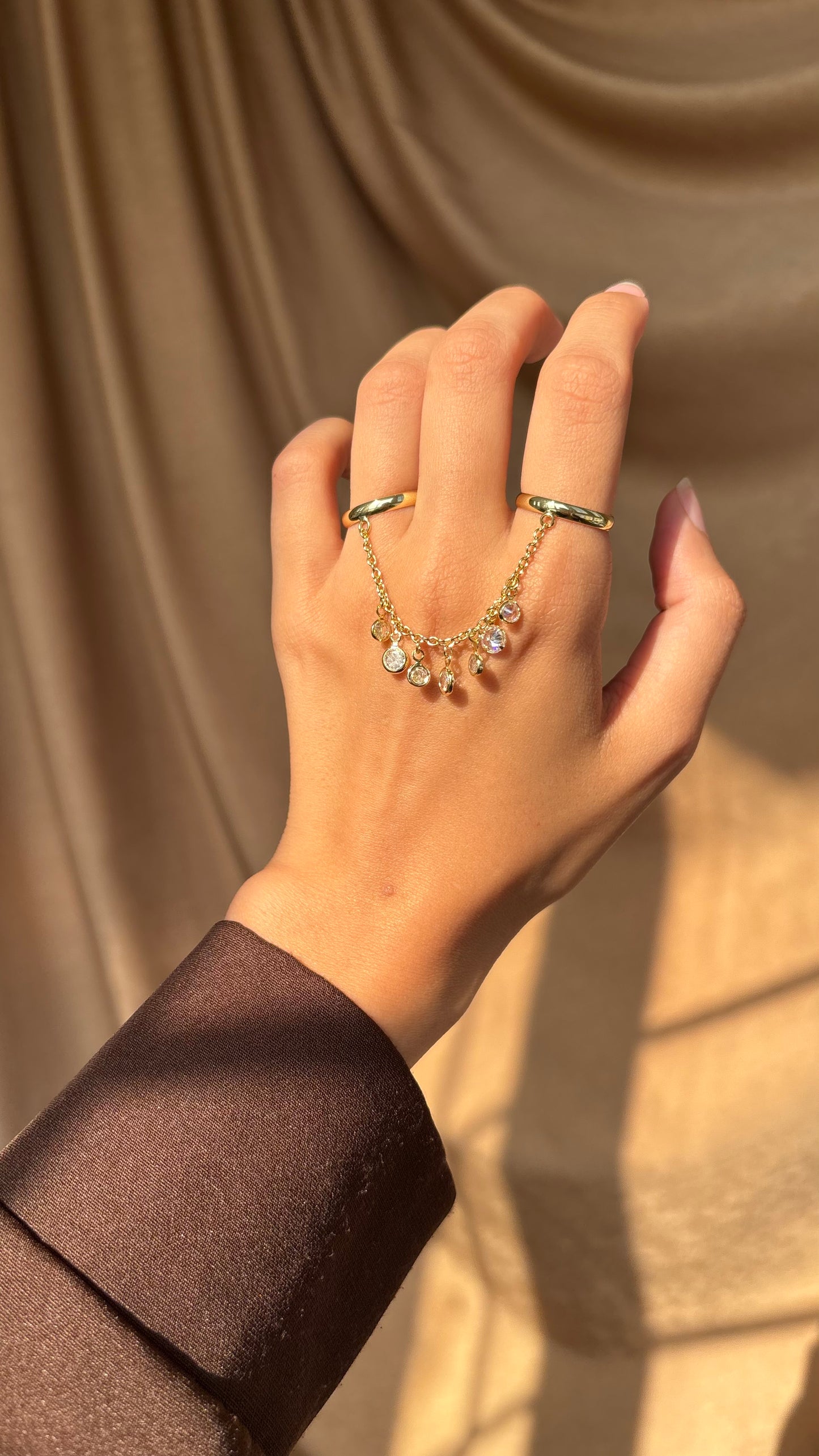 Diamonds connected Ring