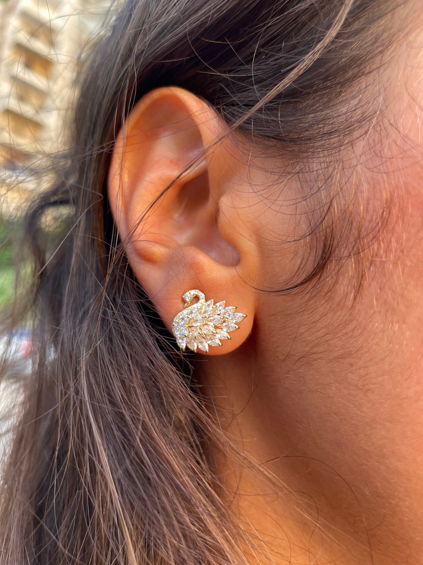 أقراط البجعة الذهبية