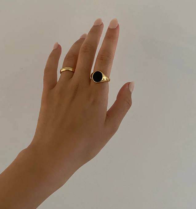 Black Circle Ring Gold