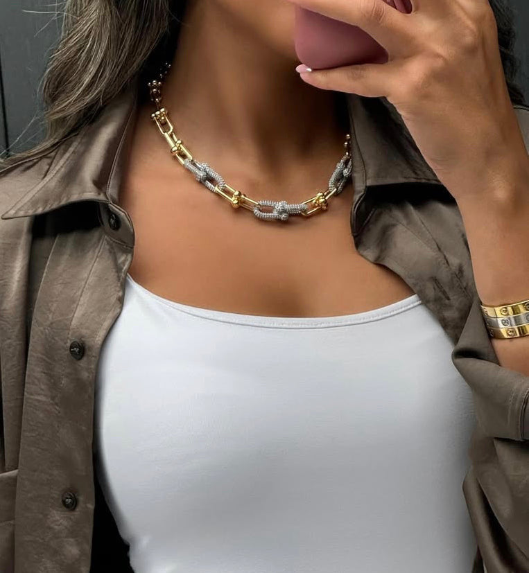 قلادة الماس الغامضة