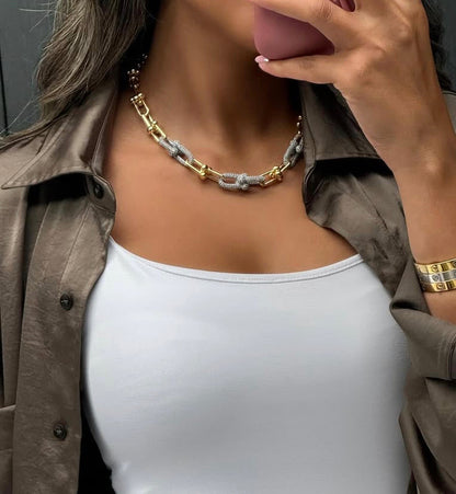 قلادة الماس الغامضة