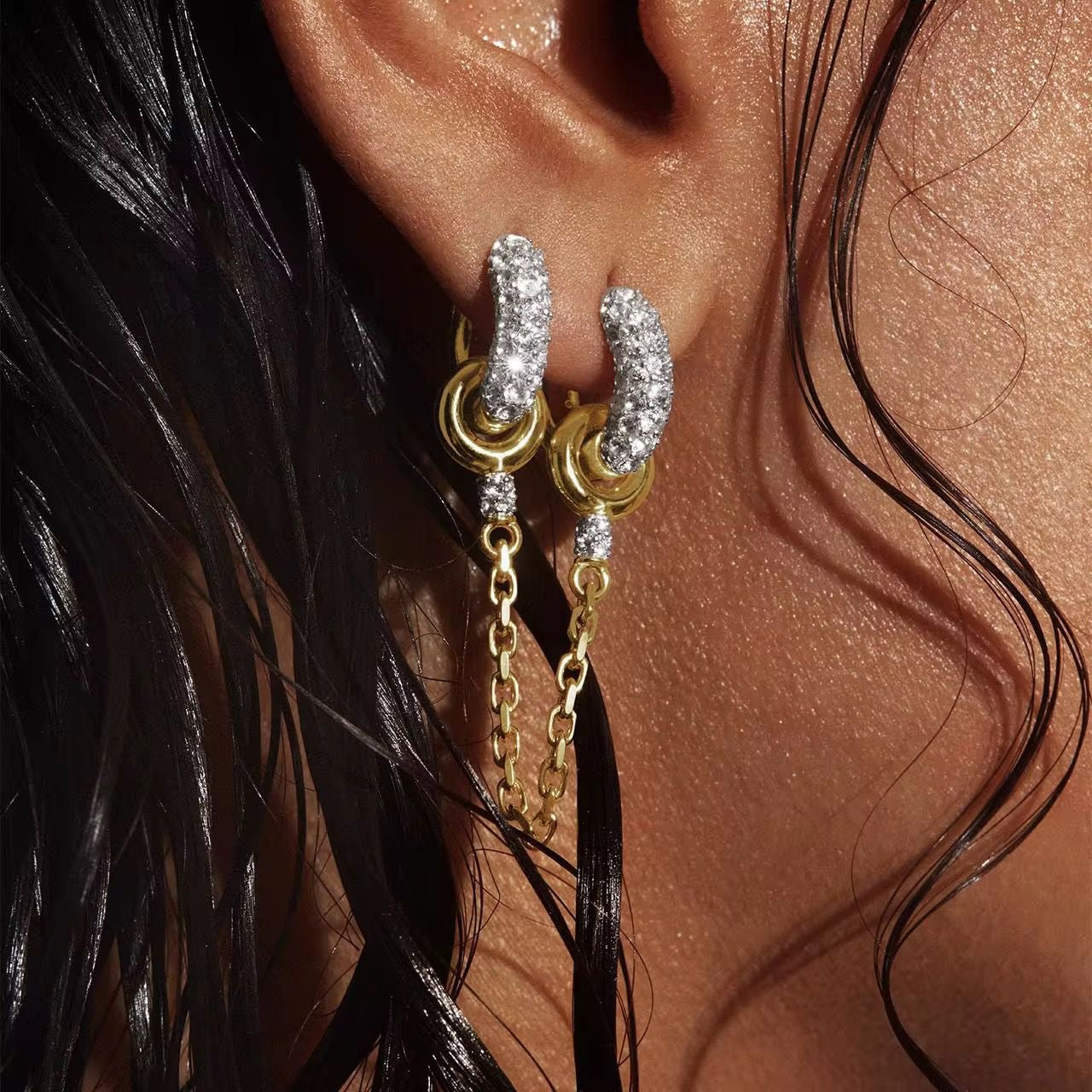 Sugar rush huggie connected Earrings