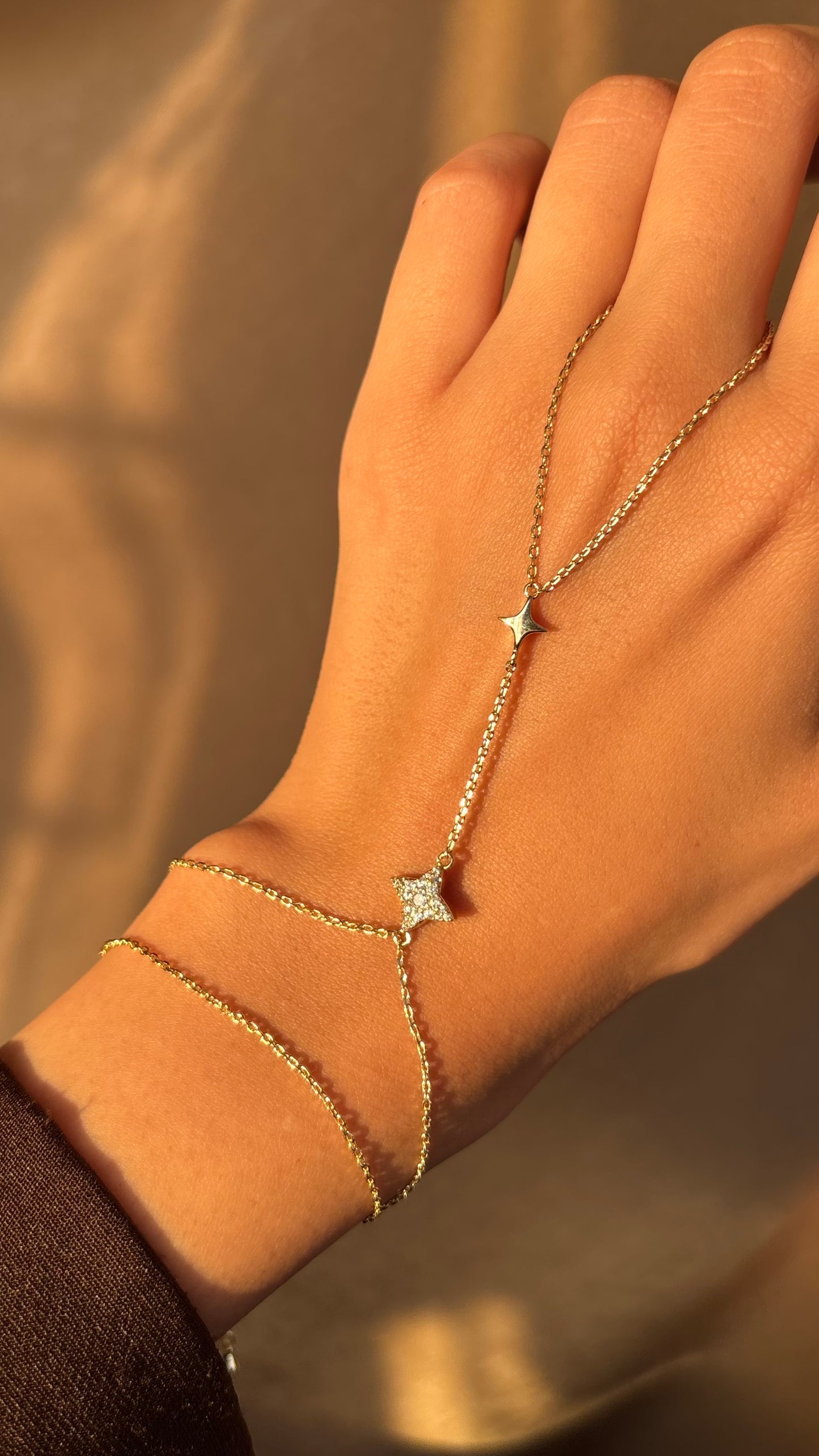 Marais hand chain