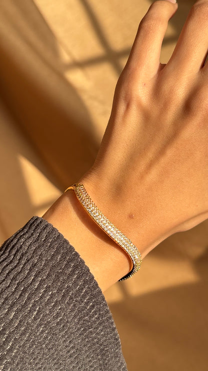 Diamonds wave bangle