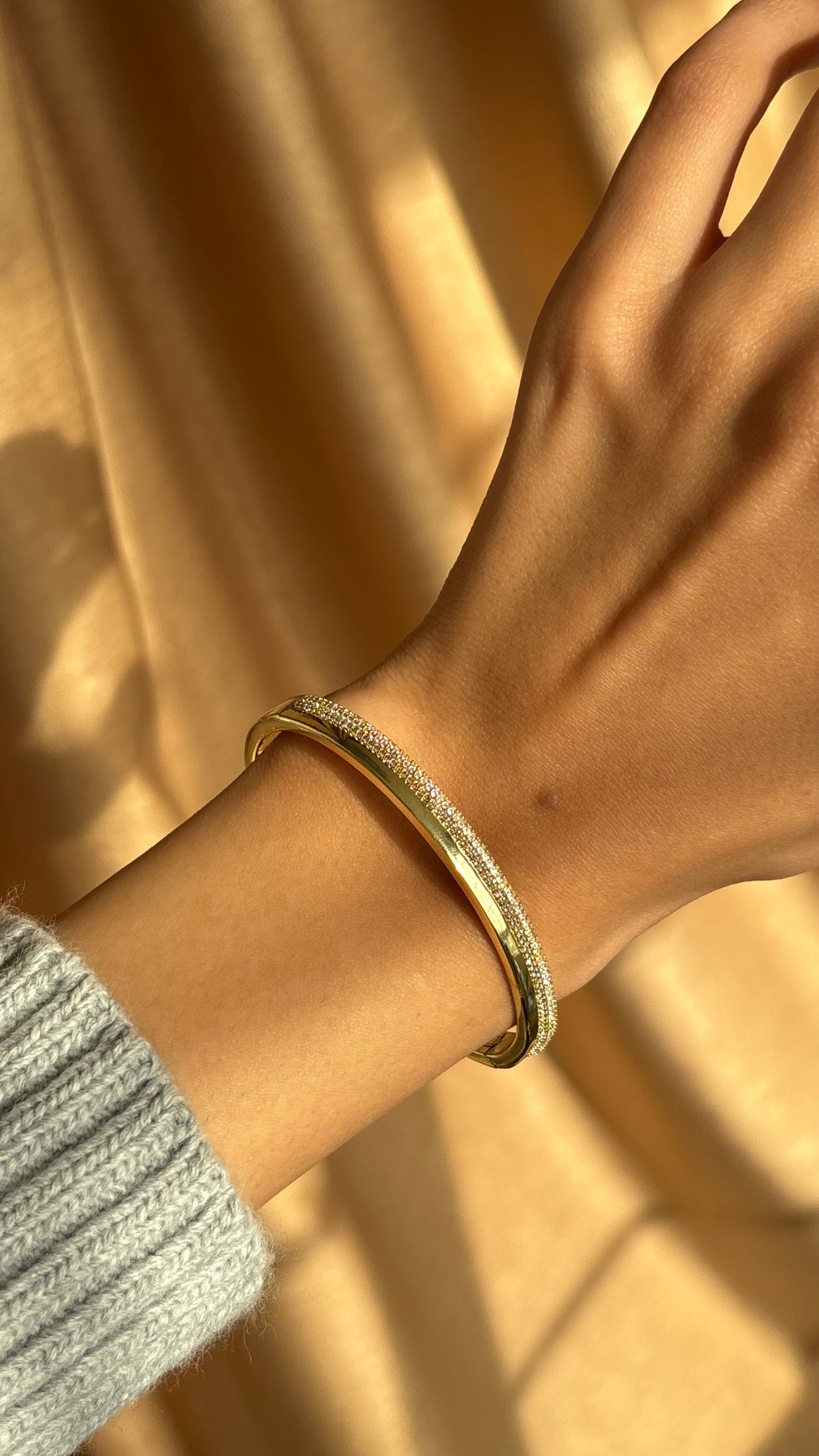 Royale Glow Bangle