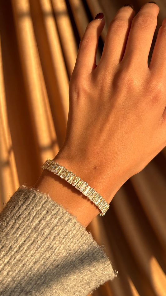 Baguette gold bangle