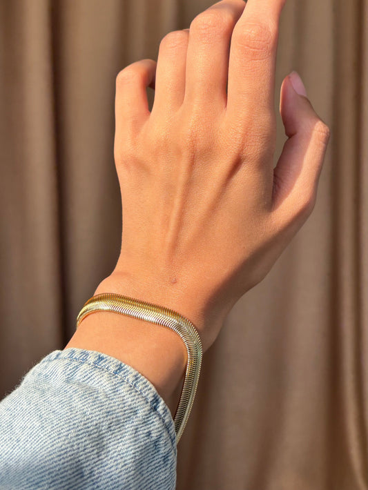 Thick serpent bracelet
