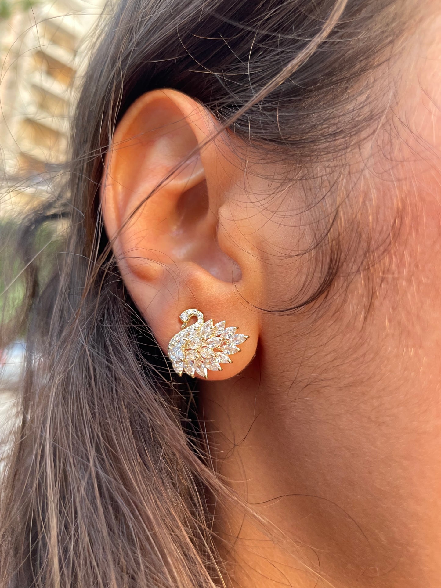 أقراط البجعة الذهبية