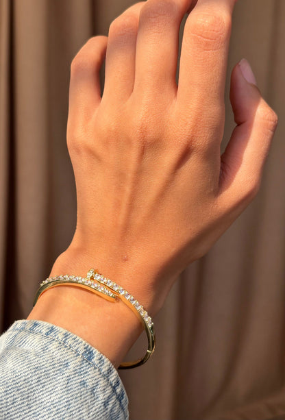 Diamonds nail bracelet