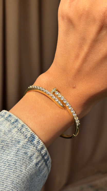 Diamonds nail bracelet