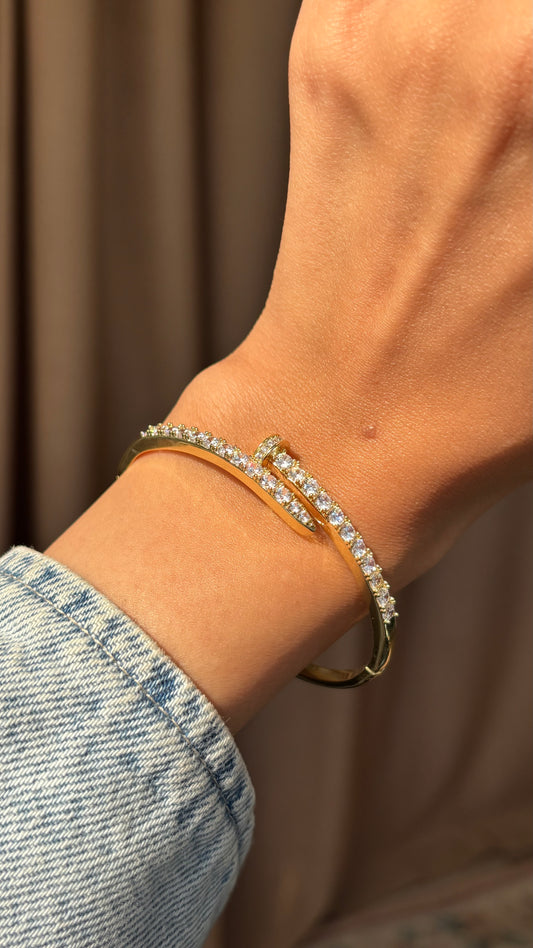 Diamonds nail bracelet