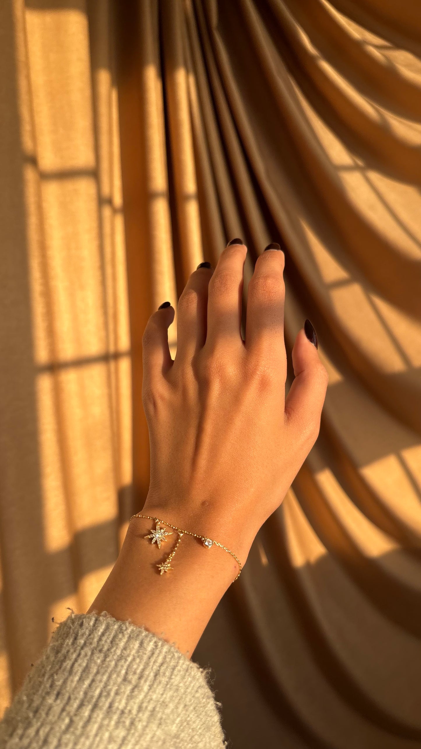 Star dangling bracelet