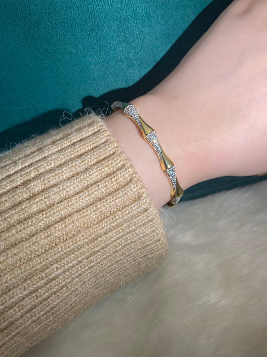 Loop Gold Bangle