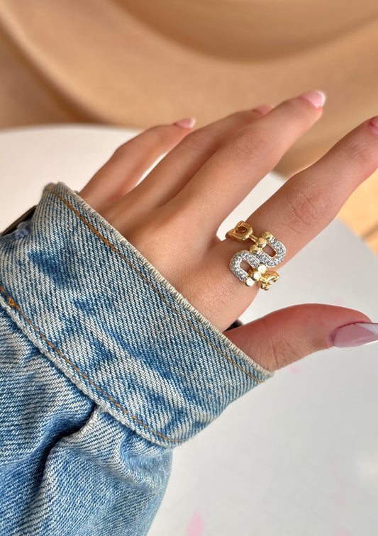 Lyra ring