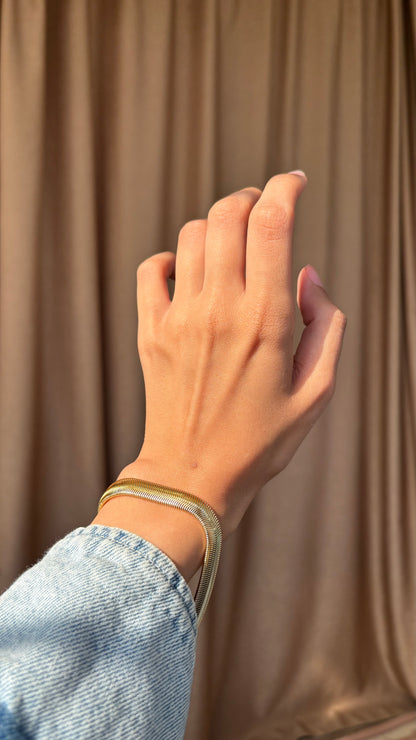 Thick serpent bracelet