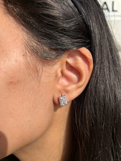 The royale silver stud