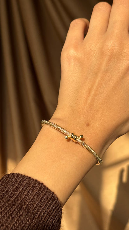 Thin Mystique Bangle